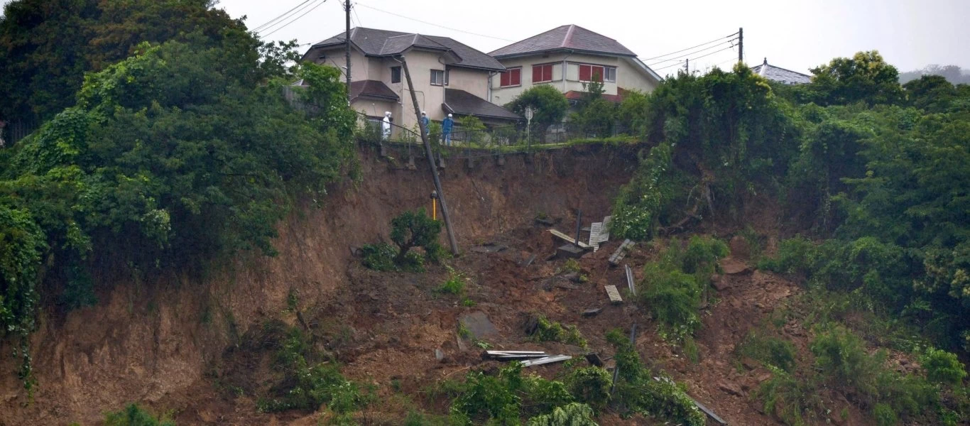 Κατολισθήσεις λόγω βροχών στην Ιαπωνία - Δεκάδες αγνοούμενοι πολίτες